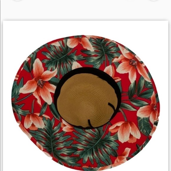 ? Straw Hat With Floral Pattern